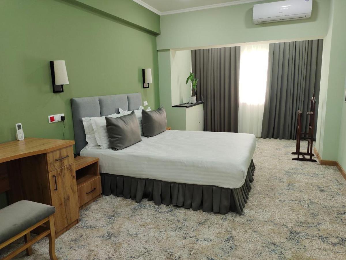 Le Grande Plaza Hotel Tachkent Extérieur photo