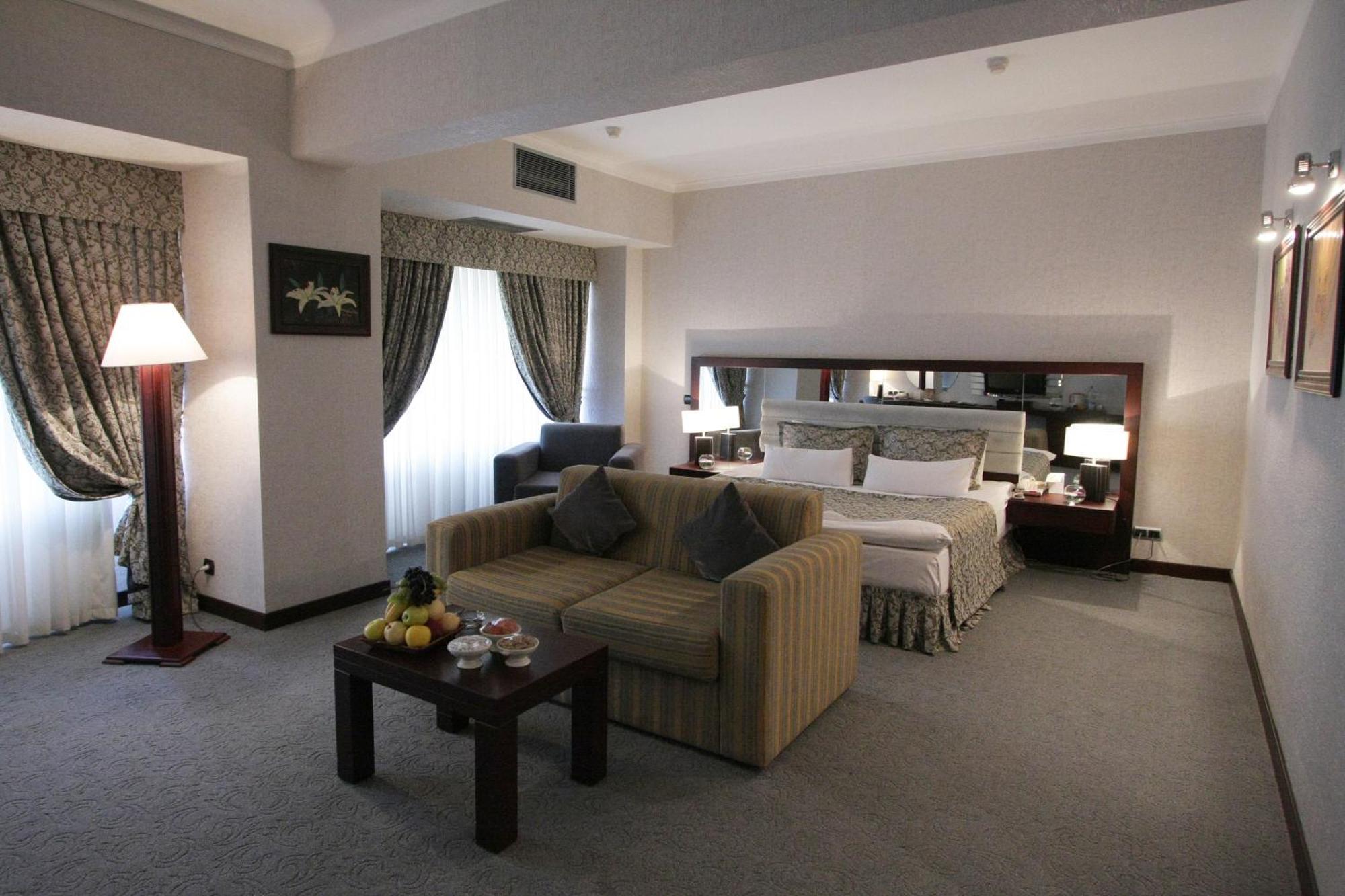 Le Grande Plaza Hotel Tachkent Extérieur photo