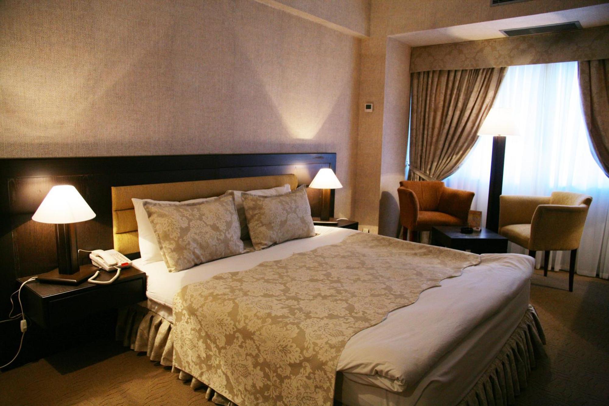 Le Grande Plaza Hotel Tachkent Extérieur photo