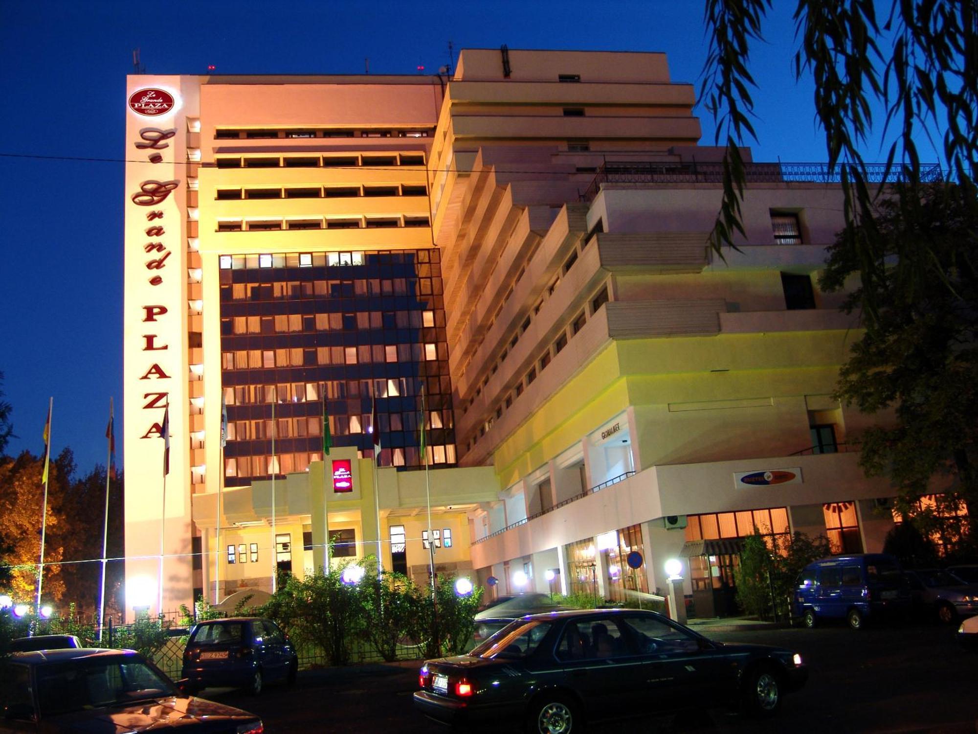 Le Grande Plaza Hotel Tachkent Extérieur photo