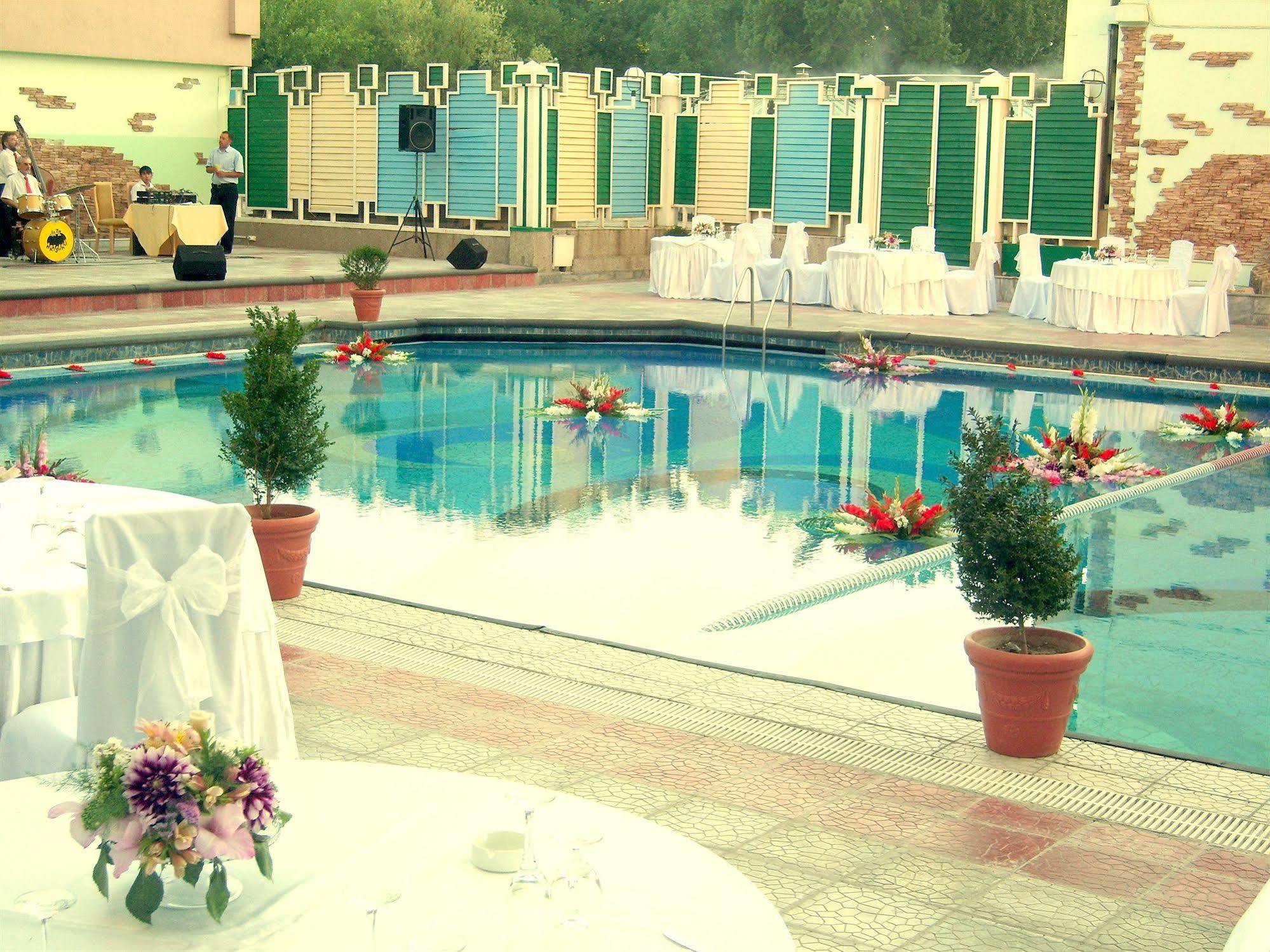 Le Grande Plaza Hotel Tachkent Extérieur photo
